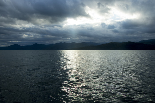 湖光