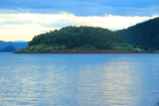 湖光山色朝阳