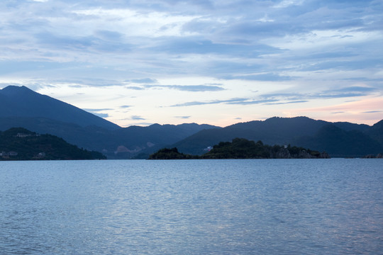 湖光山色晚霞