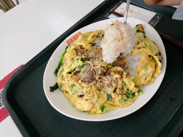 滑蛋叉烧盖饭快餐
