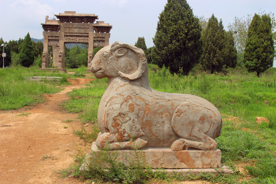 萧大亨墓石羊雕像