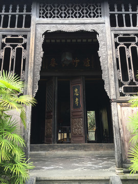 侨乡斋传统建筑门及门厅木质雕花