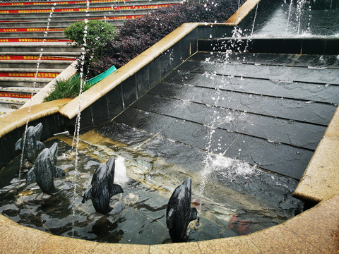 海豚喷水雕塑