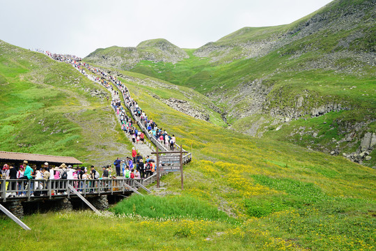 长白山西坡的风景和游人