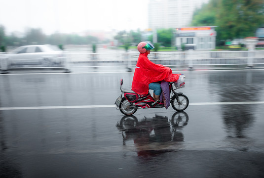 雨中行