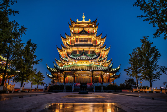 重庆鸿恩寺公园鸿恩阁夜景