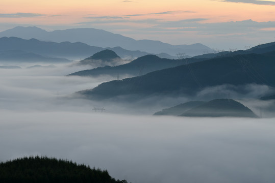 山谷云雾云海