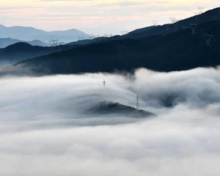 山谷云雾云海