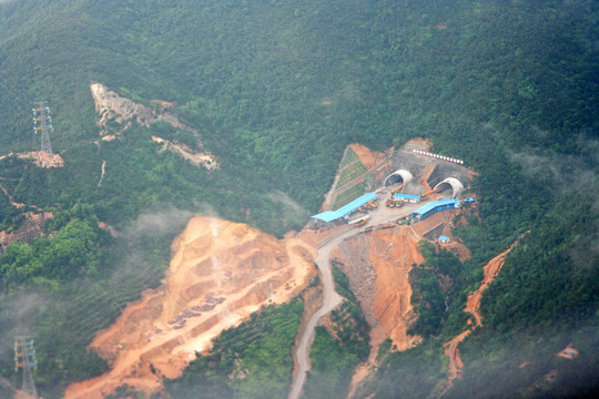 山区修路