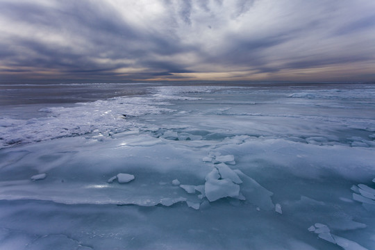 结冰的青海湖
