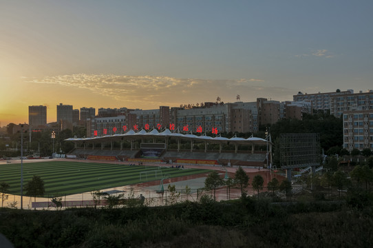绵阳中学实验学校夕阳