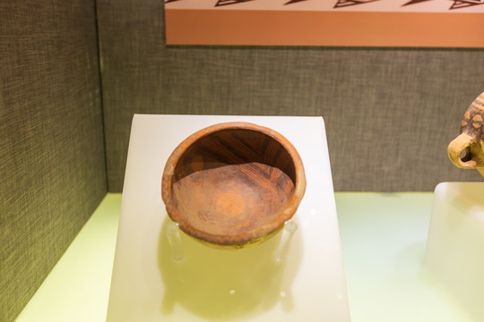 北京中国农业博物馆变形鱼纹钵