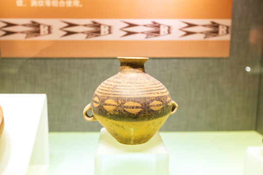 中国农业博物馆贝壳纹双耳罐