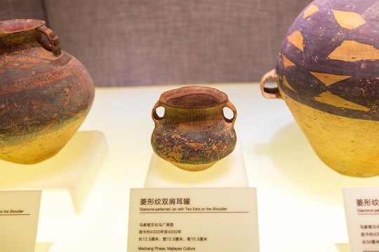中国农业博物馆菱形纹双肩耳罐