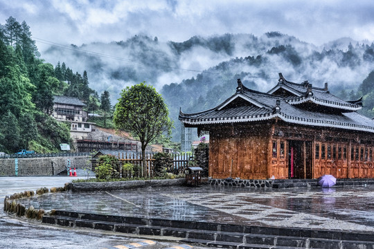 高山云雾古建筑