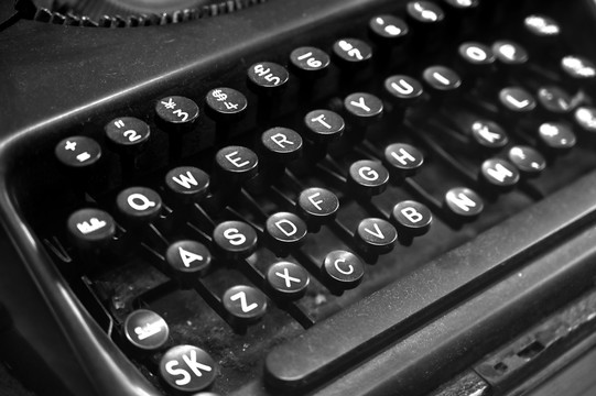 古旧英文打字机键盘特写