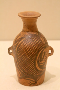 鲵鱼纹彩陶瓶5000年前
