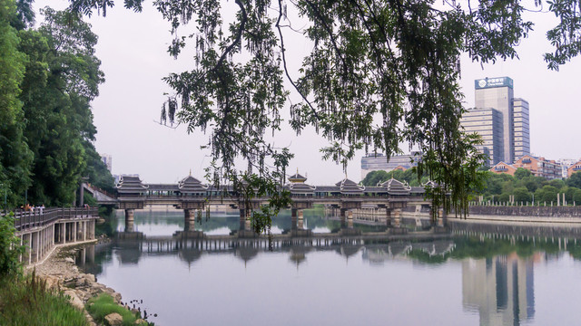 远眺风雨桥