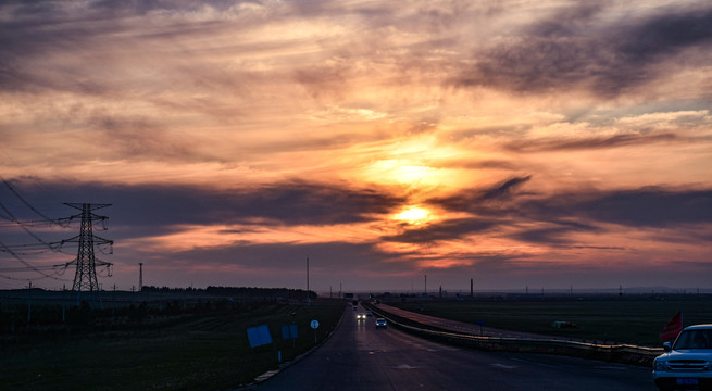 夕阳下的公路