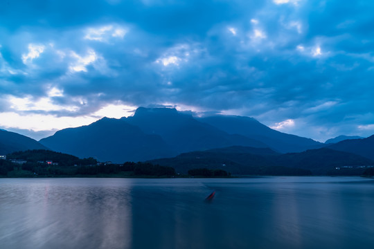 瓦屋山雅女湖夜景慢速