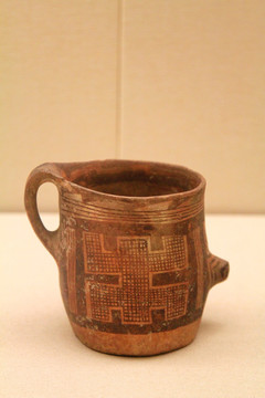 4000年前筒状杯