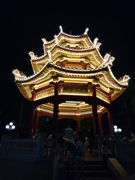 小公园亭夜景