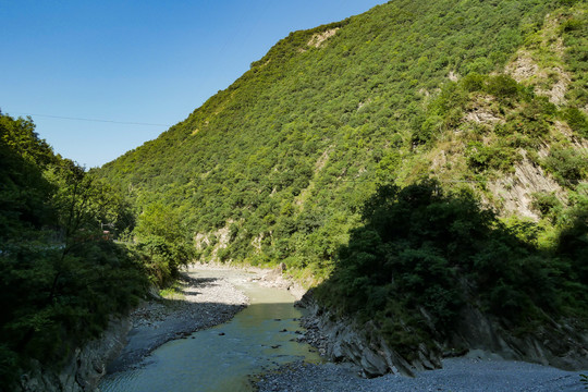 山间小河