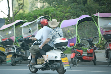 带人的摩托车