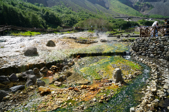 长白山北坡的温泉景观