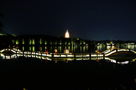 雷峰塔夜景