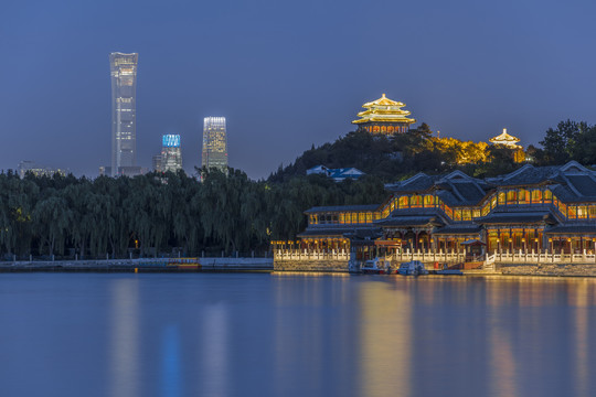 北京北海公园夏季夜景