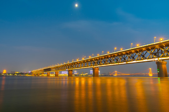 武汉夏日城市天际线夜景风光