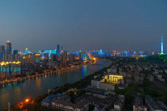 武汉夏日城市天际线夜景风光