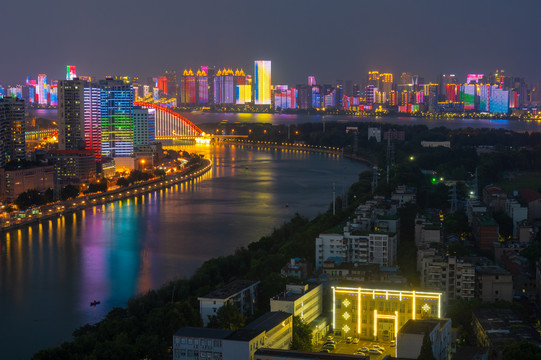 武汉夏日城市天际线夜景风光