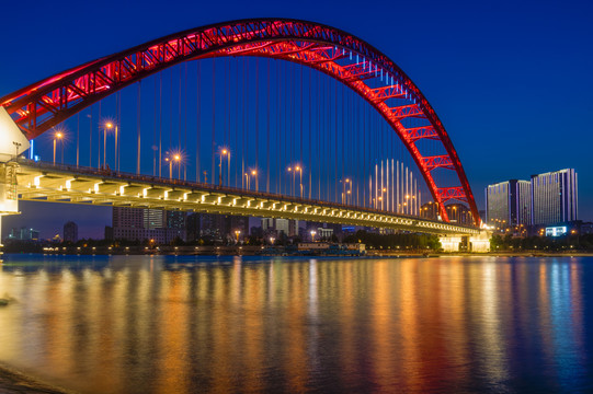 武汉夏日城市天际线夜景风光