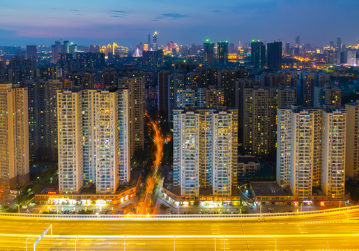 武汉夏日城市天际线夜景风光