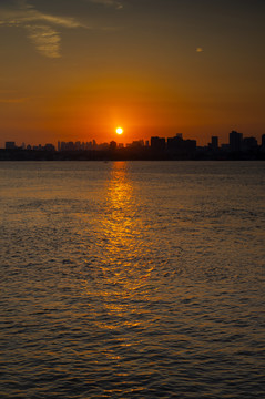 武汉夏日城市天际线日出风光