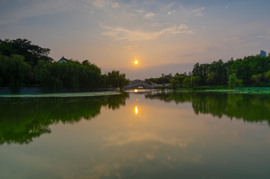 武汉夏日迷人城市天际线风光