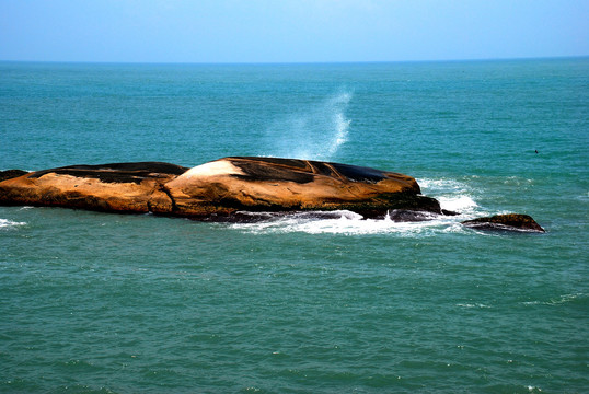 大海礁石海浪