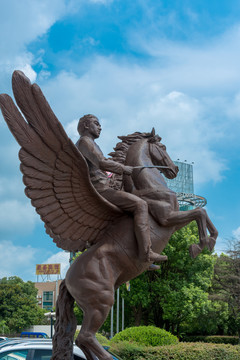 骑飞马雕像