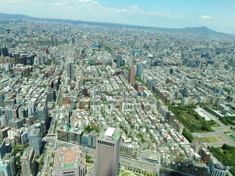 台北101大楼俯瞰街道全景