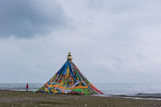 青海湖的经幡