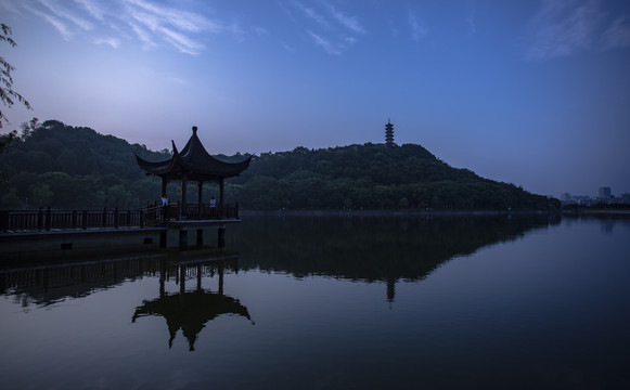 东谷湖晨景
