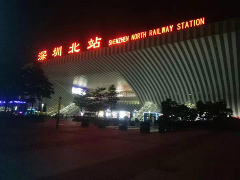 火车站夜景