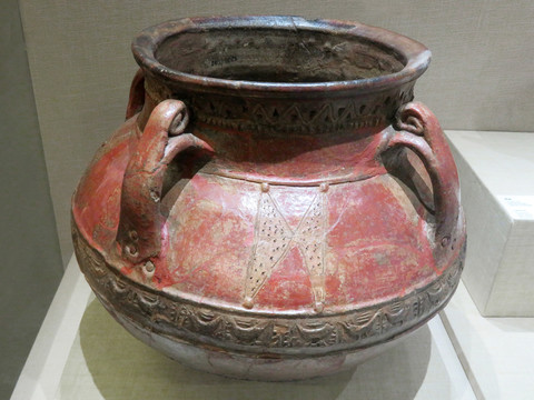 亚美尼亚带状装饰陶罐