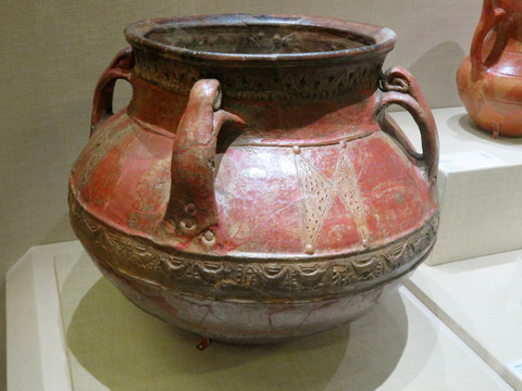 亚美尼亚带状装饰陶罐