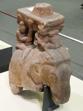 印度石雕骑象者