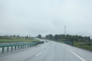 雨中的公路