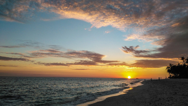 海滩夕阳