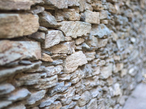 石头垒成的墙